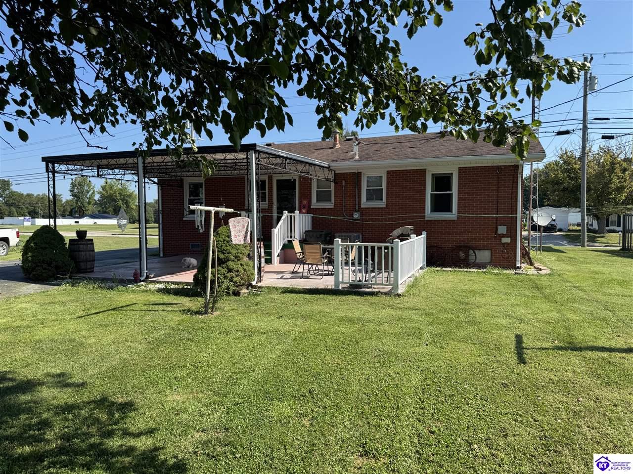 324 E Old Highway 60 Property Photo 4