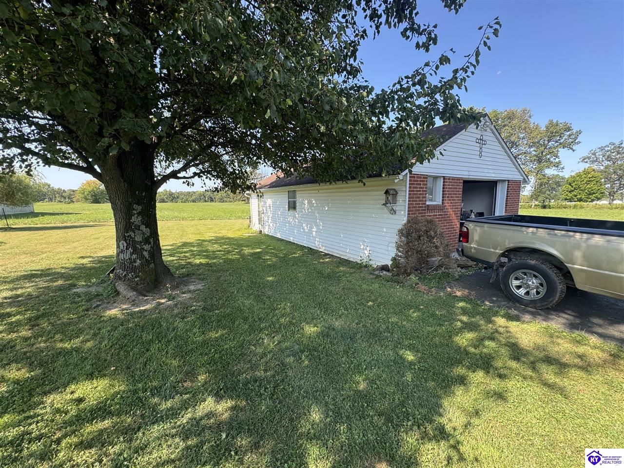 324 E Old Highway 60 Property Photo 10