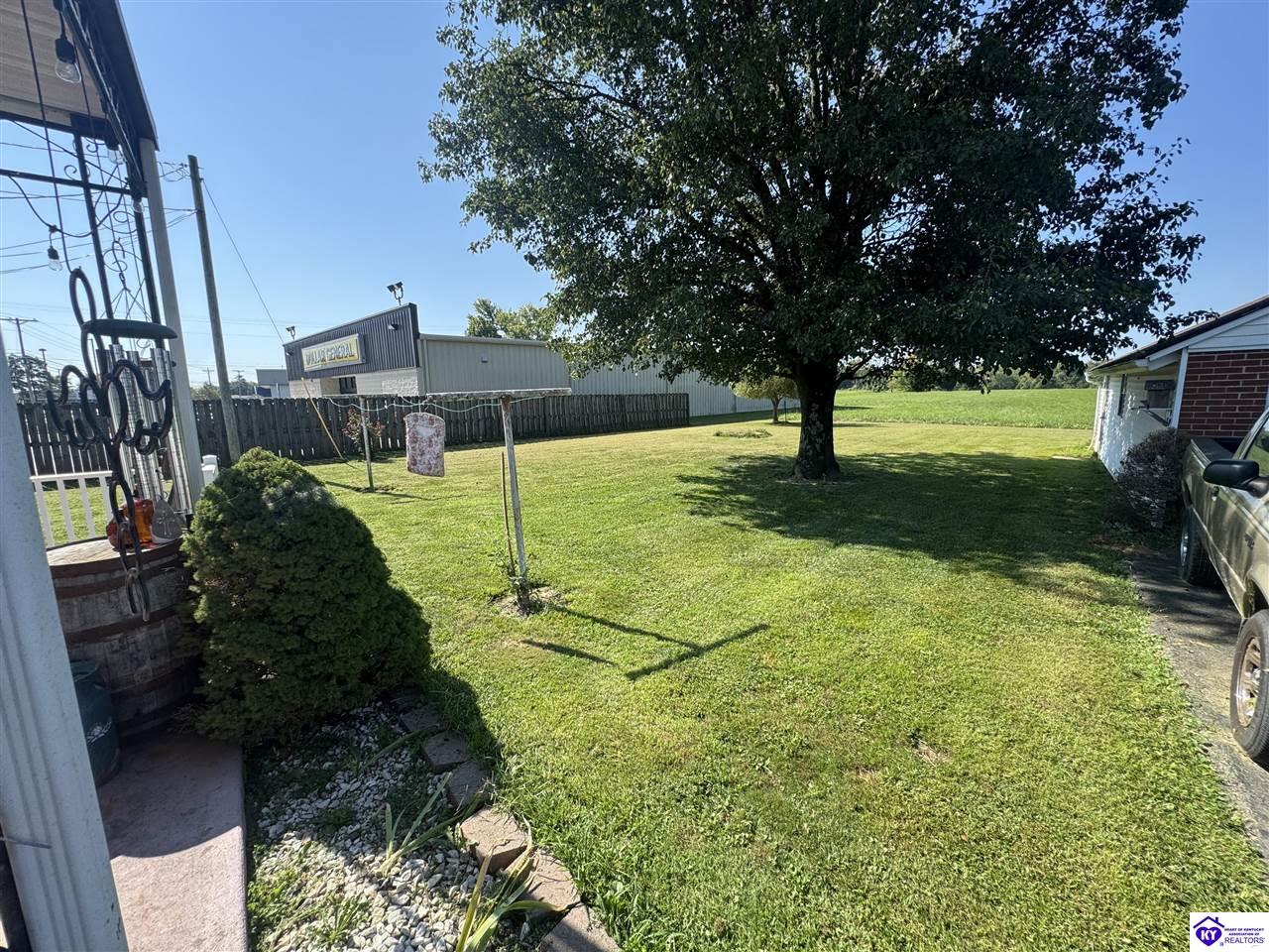 324 E Old Highway 60 Property Photo 11