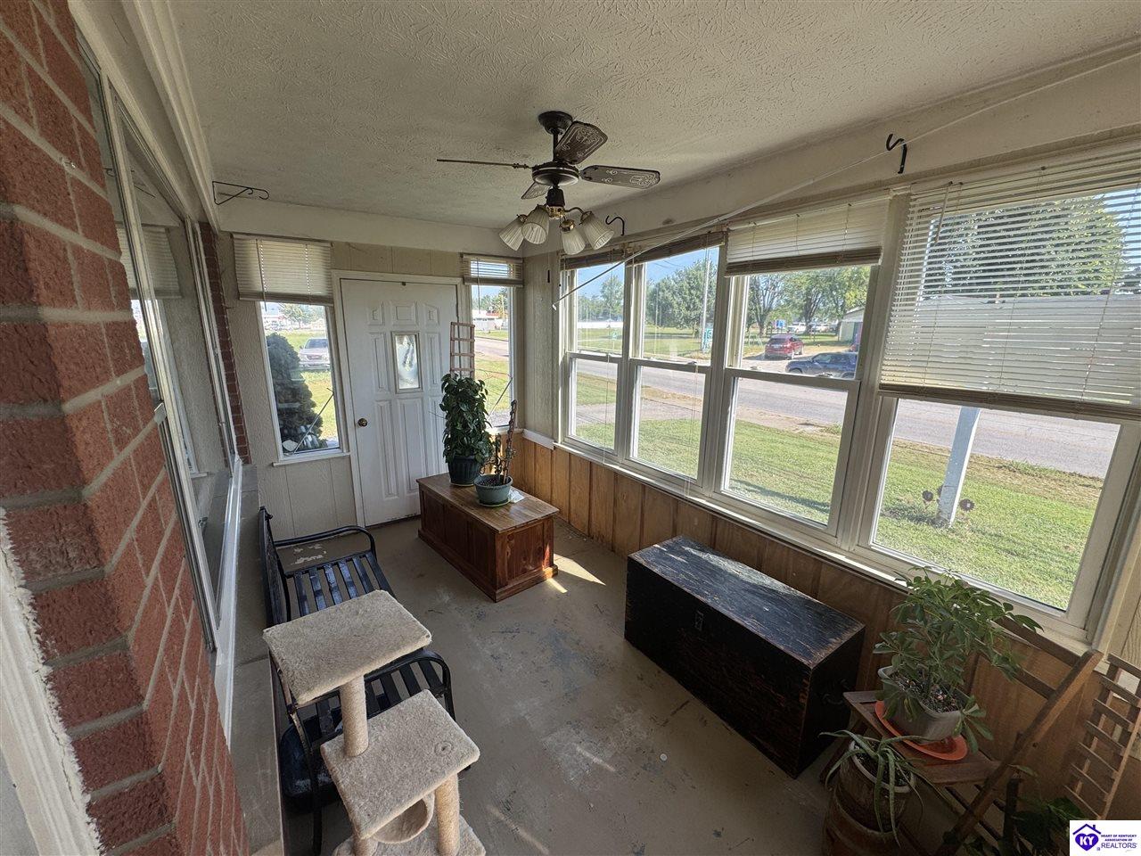 324 E Old Highway 60 Property Photo 14