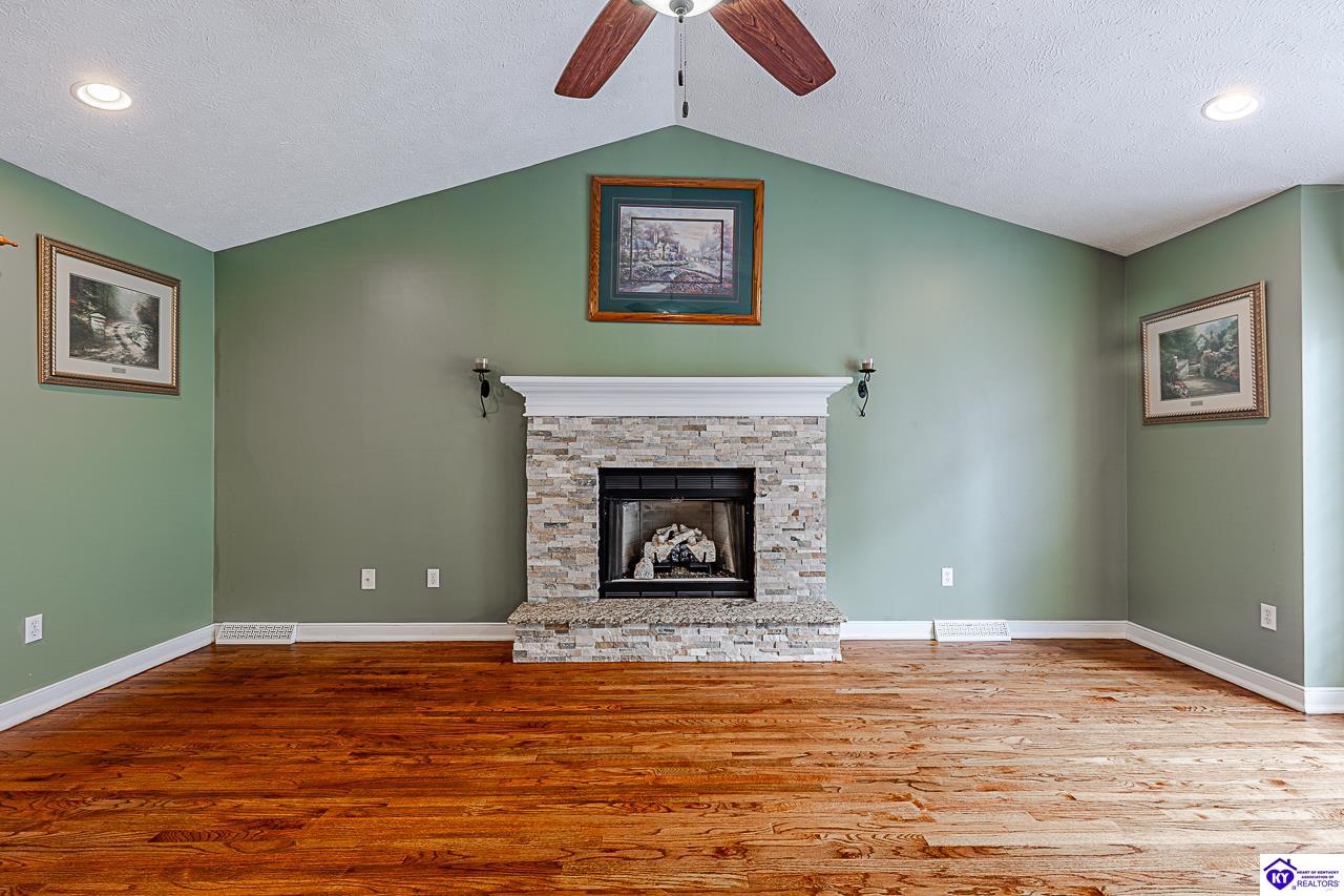 805 Greenview Circle Property Photo 4