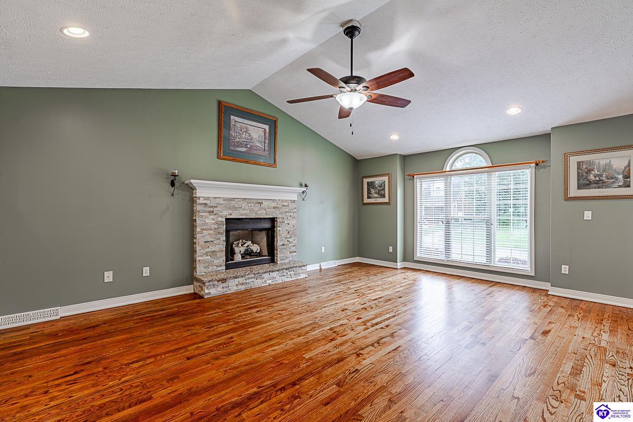 805 Greenview Circle Property Photo 6