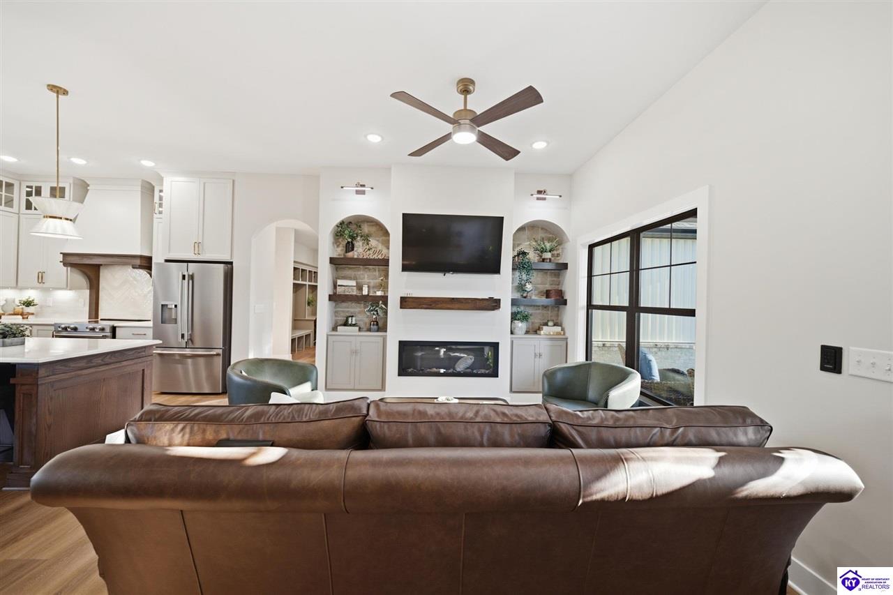 2492 Roundtop Road Property Photo 4