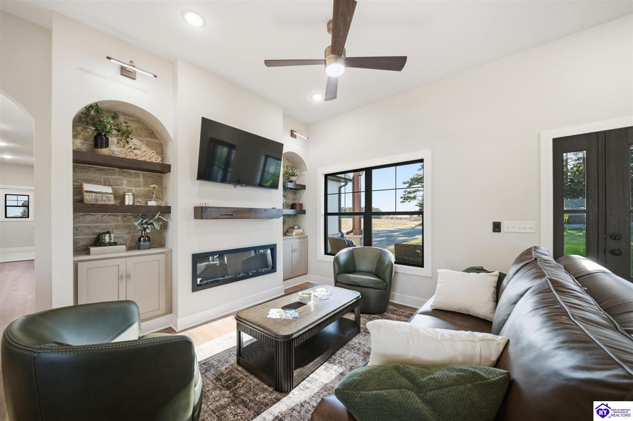 2492 Roundtop Road Property Photo 6