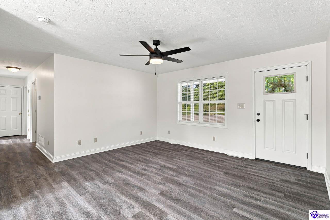 193 Greenleaf Drive Property Photo 10
