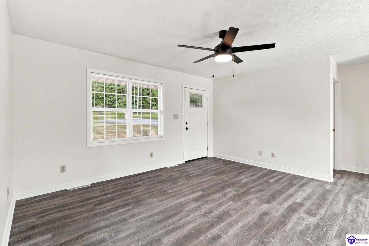 193 Greenleaf Drive Property Photo 11