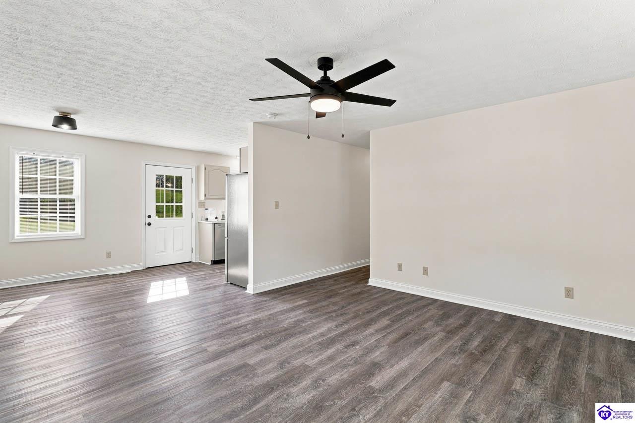 193 Greenleaf Drive Property Photo 14