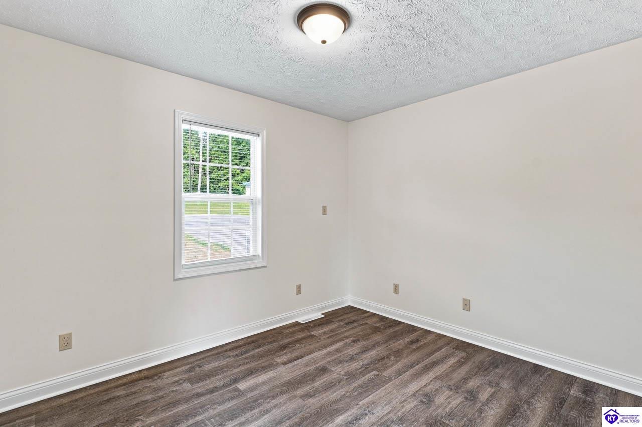 193 Greenleaf Drive Property Photo 17