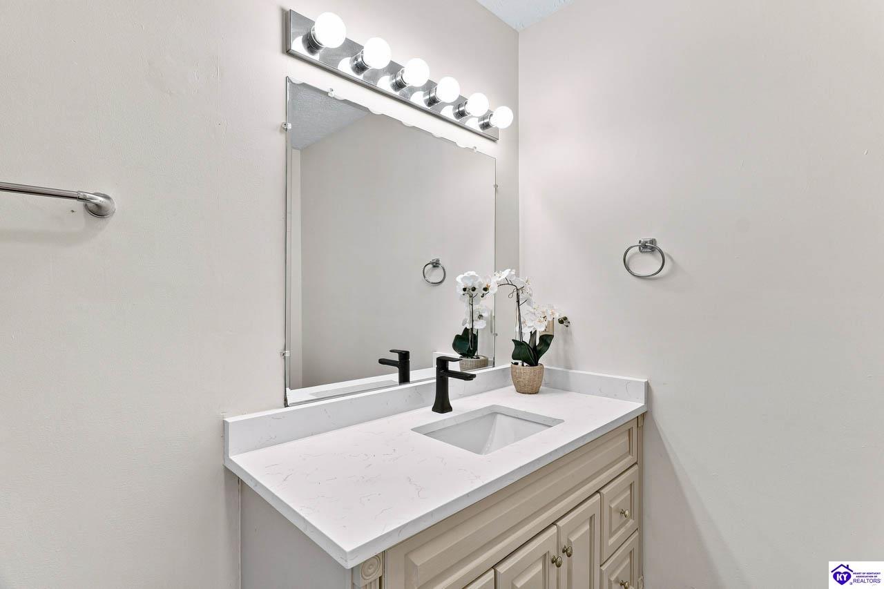193 Greenleaf Drive Property Photo 18