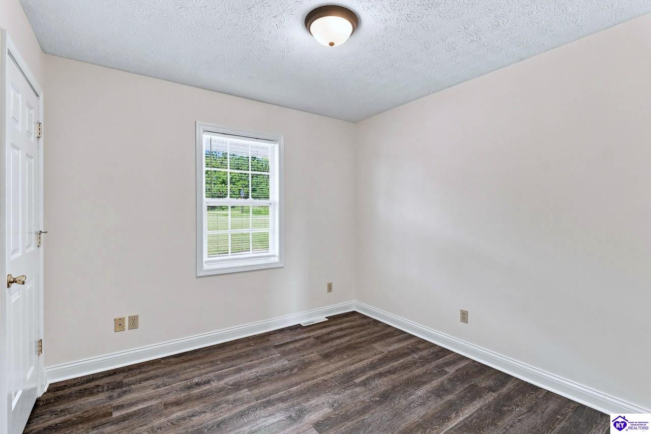 193 Greenleaf Drive Property Photo 20
