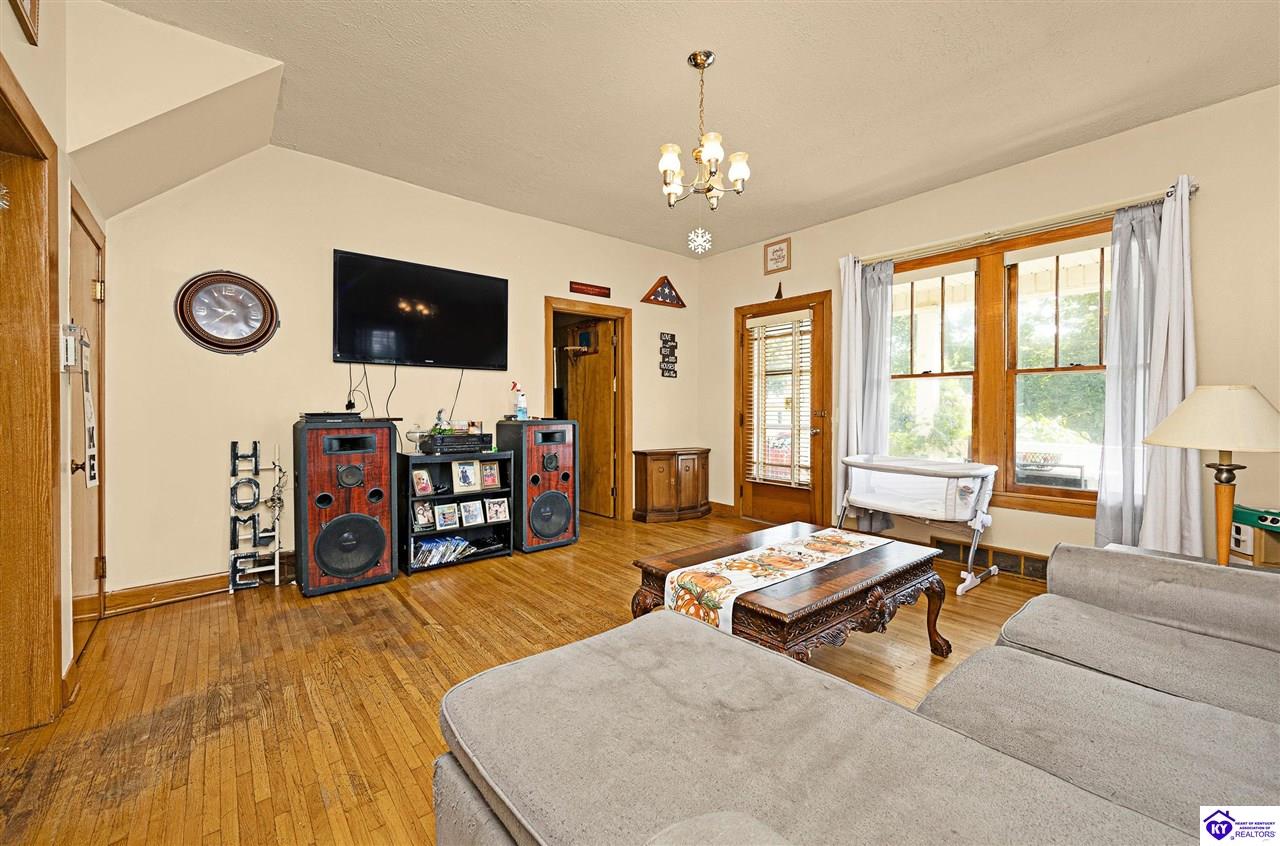 315 S Main Street Property Photo 3