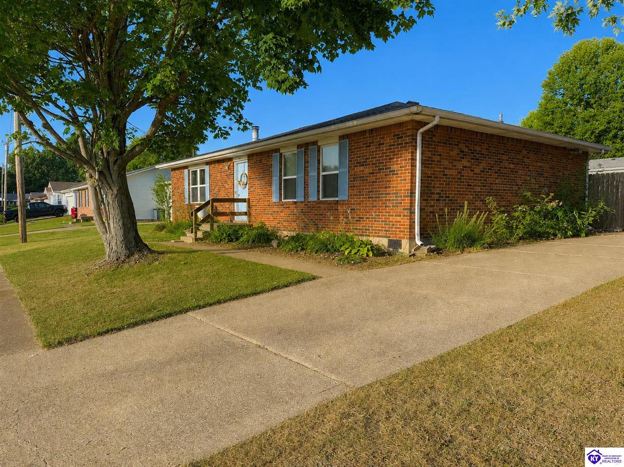 102 Heather Court Property Photo 2