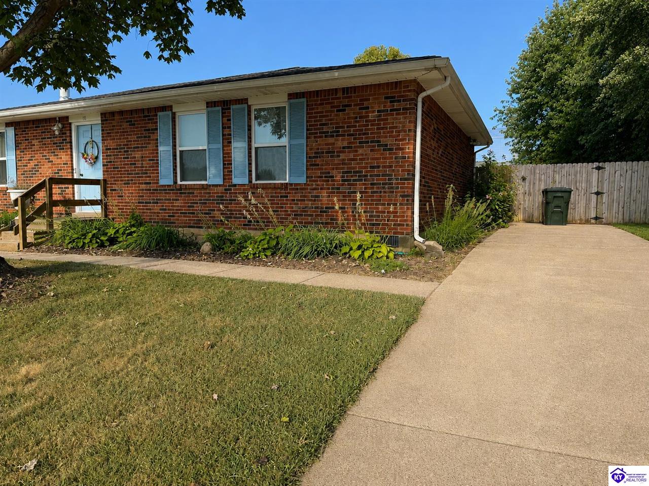 102 Heather Court Property Photo 4