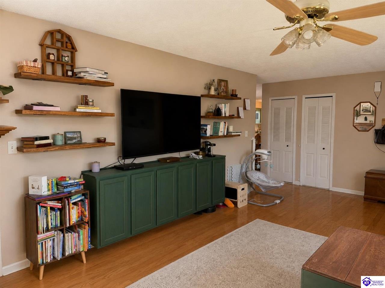 102 Heather Court Property Photo 8