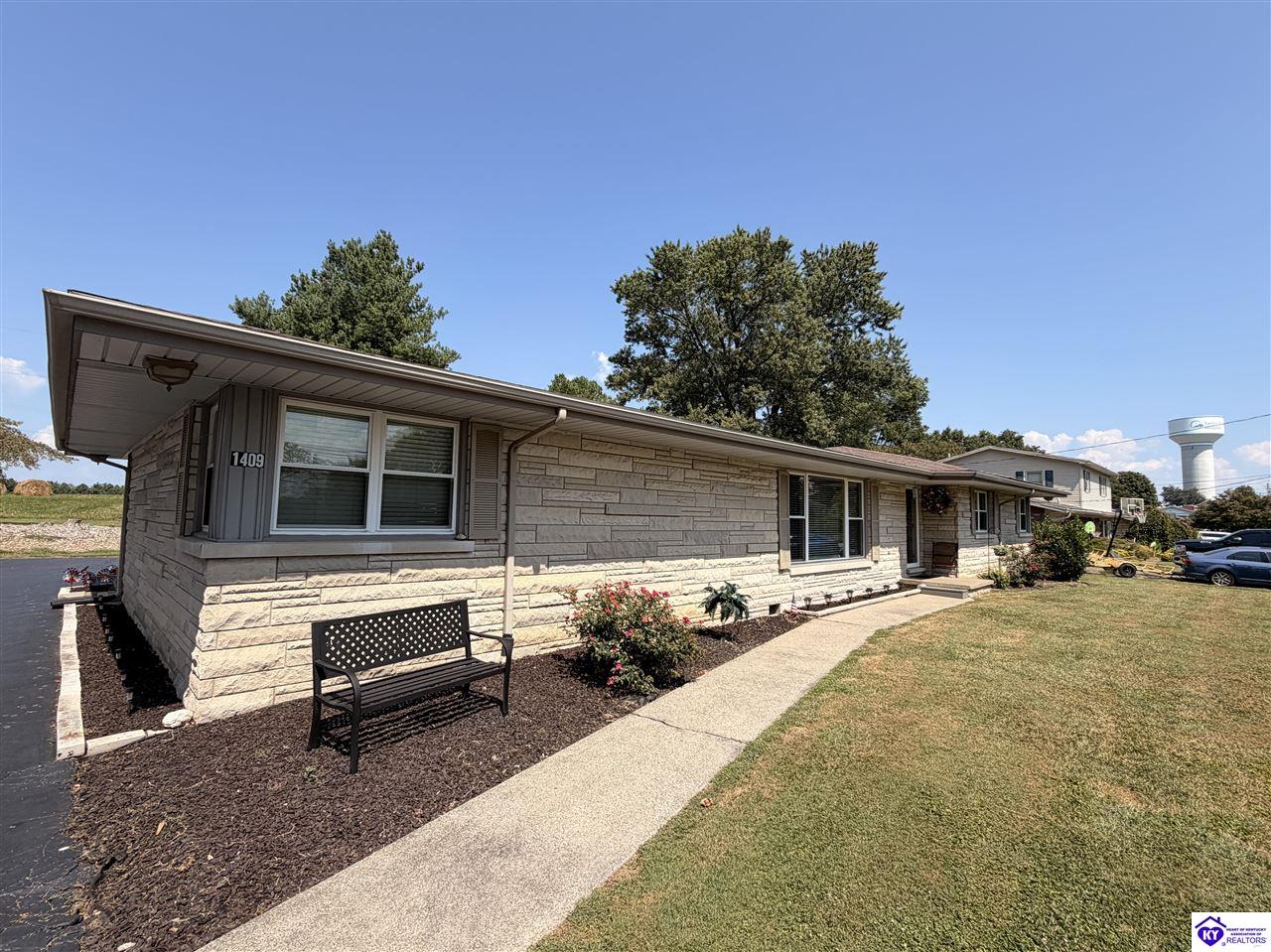 1409 Longview Drive Property Photo 2