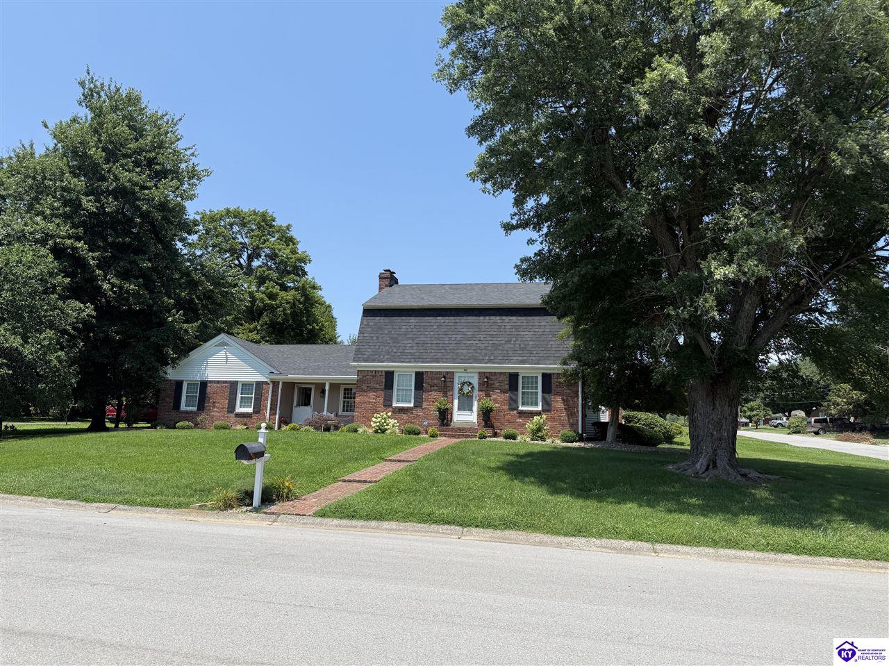 401 The Byeway Property Photo 2