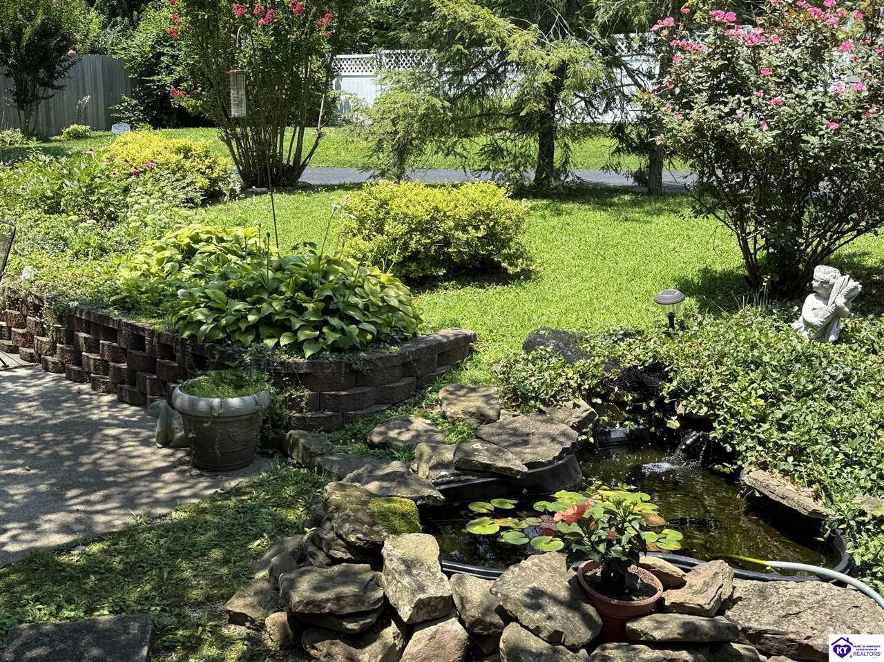 401 The Byeway Property Photo 8