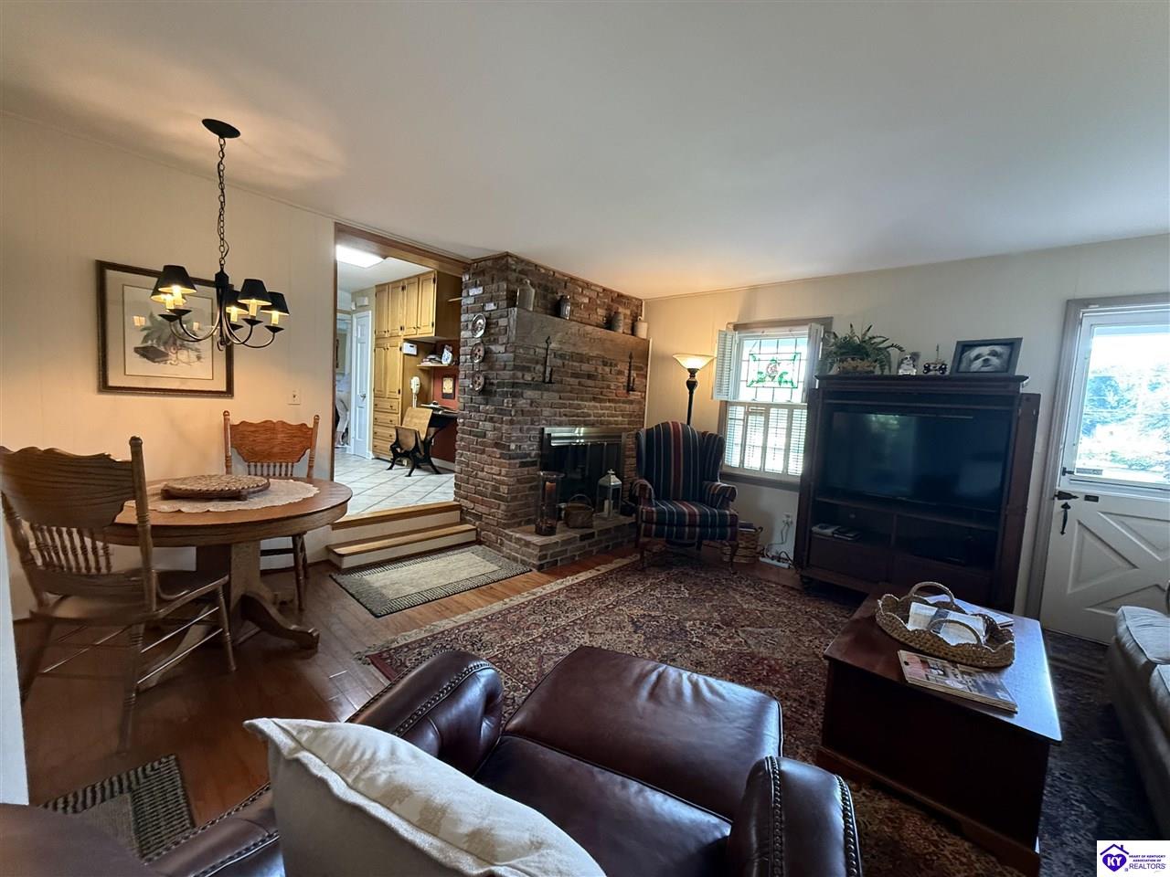 401 The Byeway Property Photo 32