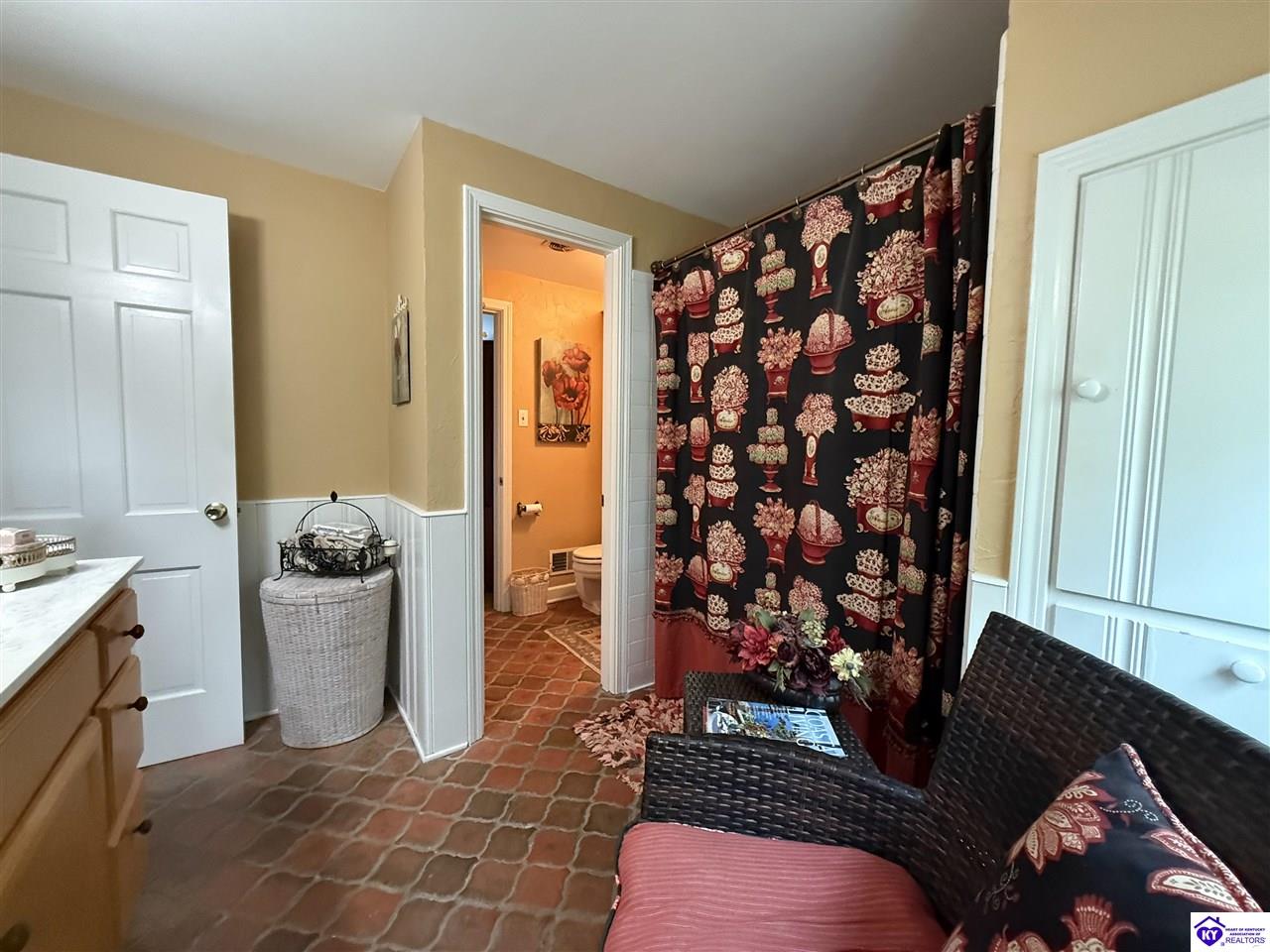 401 The Byeway Property Photo 44