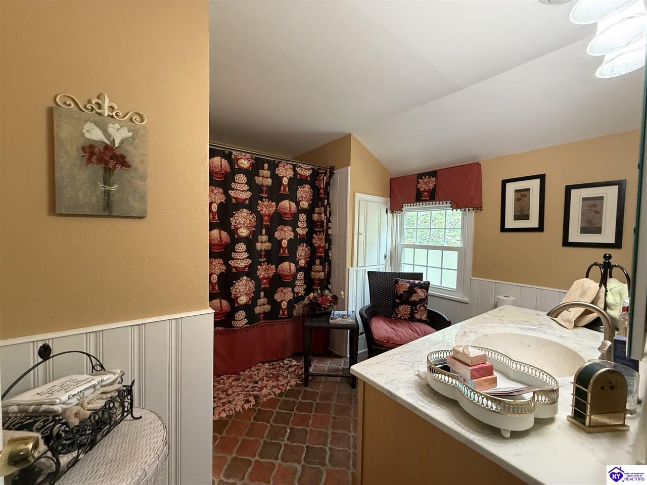 401 The Byeway Property Photo 45