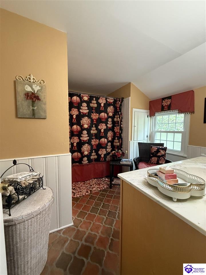 401 The Byeway Property Photo 46