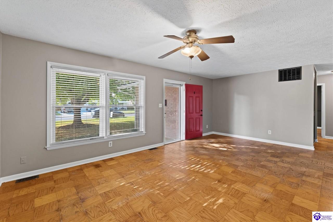 2911 Chippewa Drive Property Photo 4