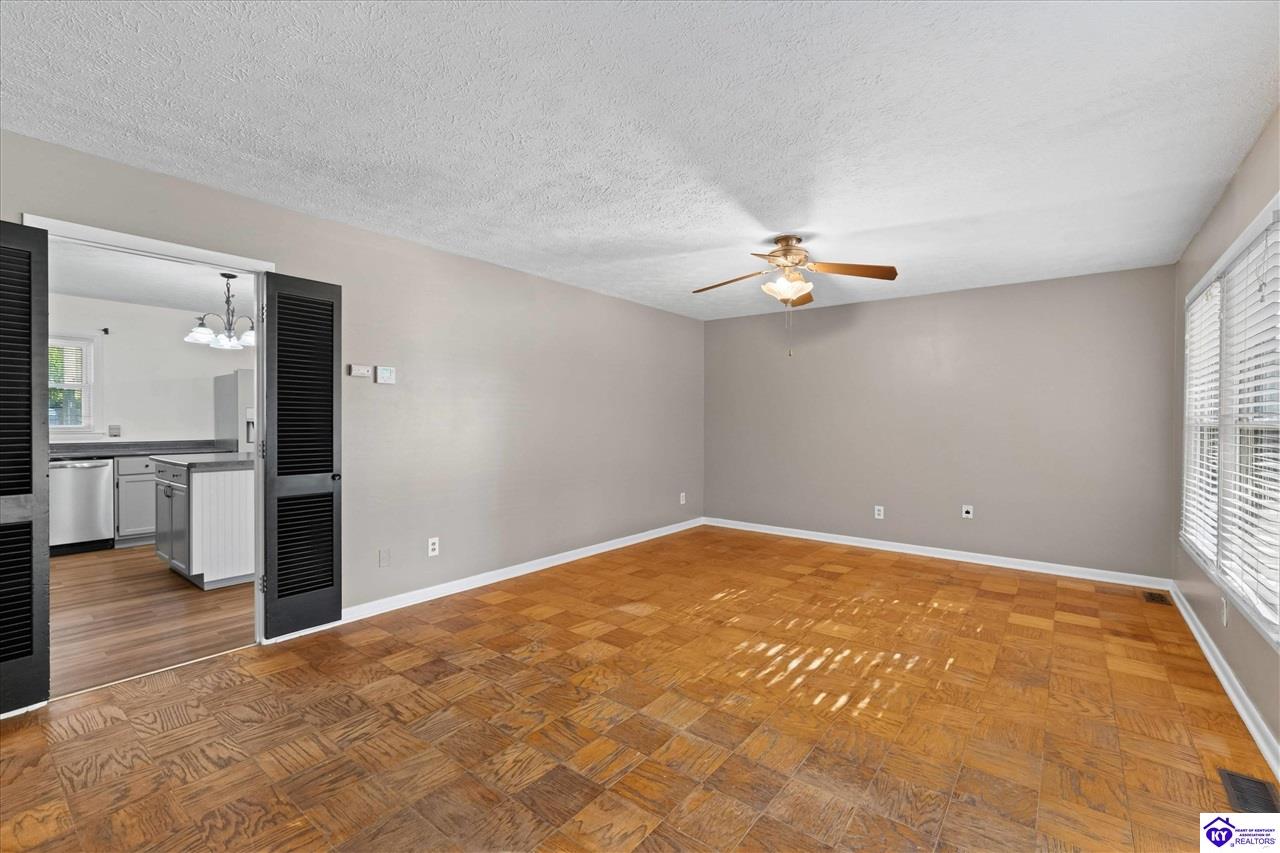 2911 Chippewa Drive Property Photo 6