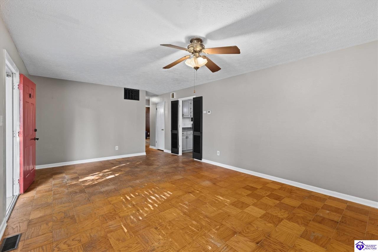 2911 Chippewa Drive Property Photo 7