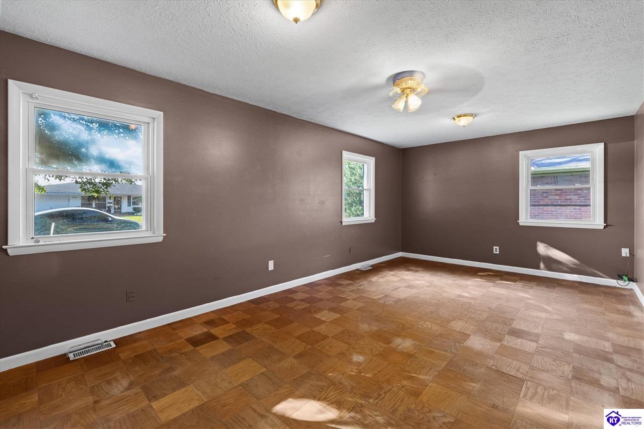 2911 Chippewa Drive Property Photo 23
