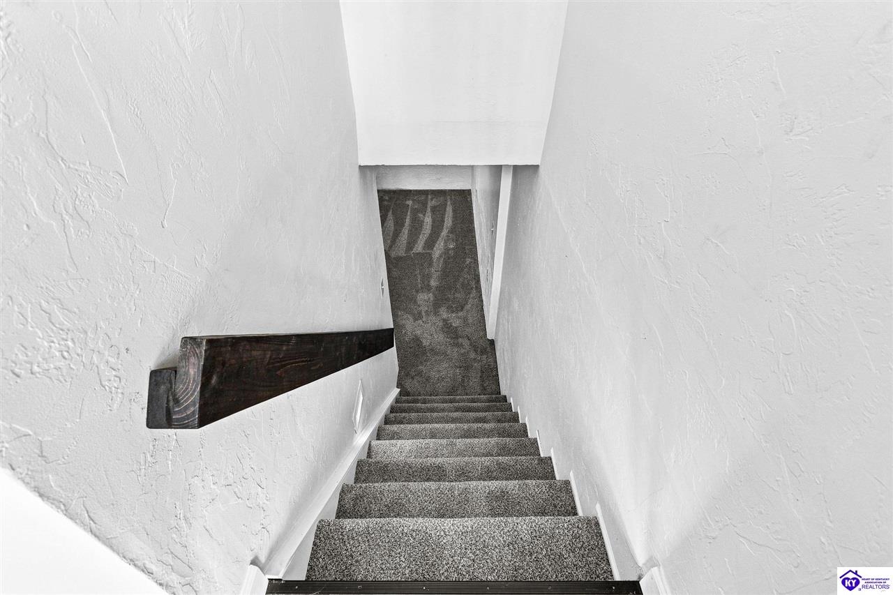 328 Valley View Drive Property Photo 30