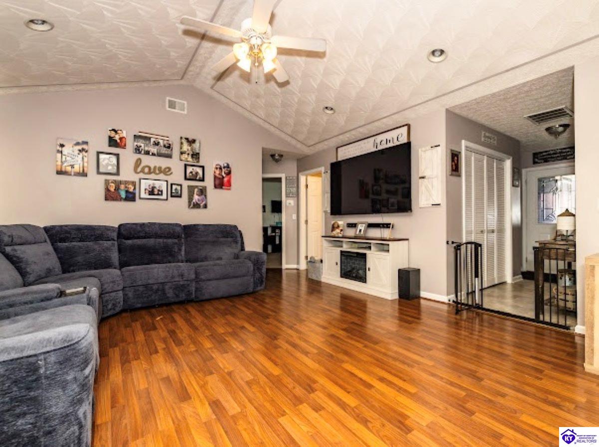 317 Madison Rae Boulevard Property Photo 5