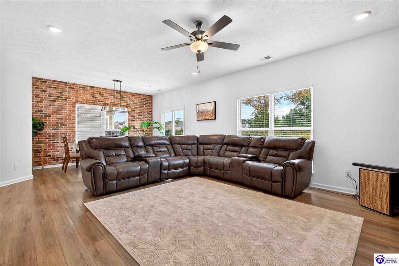 17012 Meander Way Property Photo 6