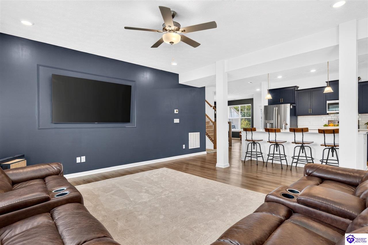 17012 Meander Way Property Photo 7