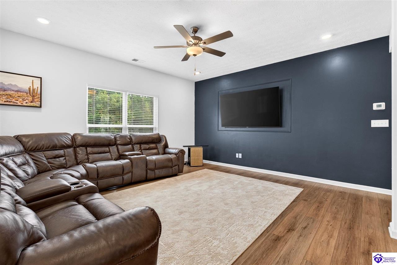 17012 Meander Way Property Photo 8