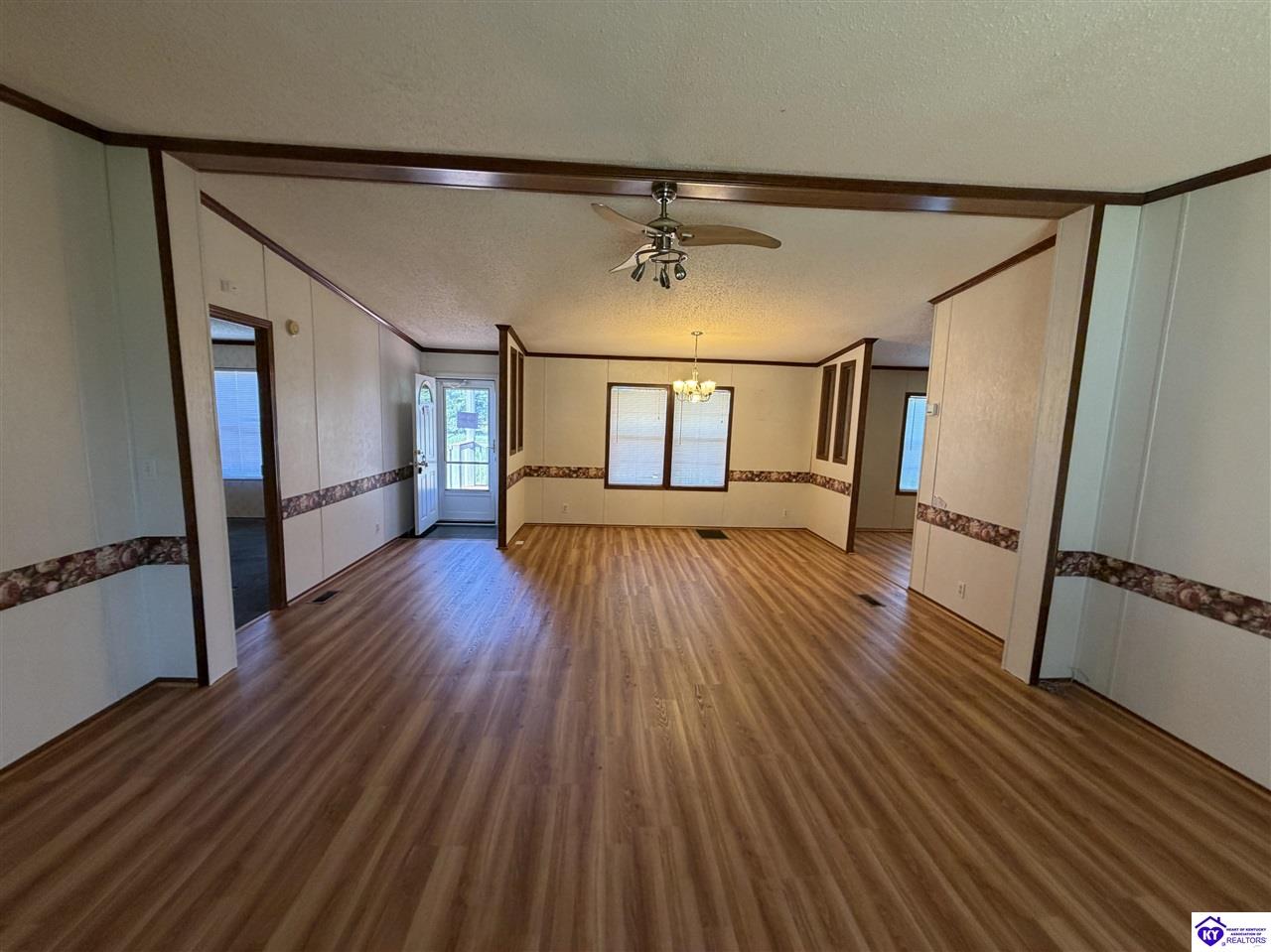 455 Morris Court Property Photo 3