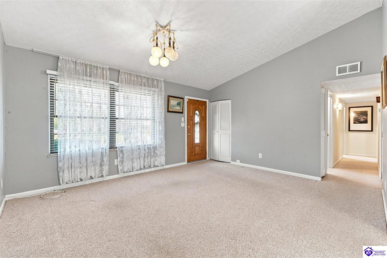 718 Carolyn Street Property Photo 8