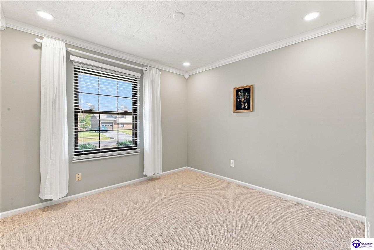 718 Carolyn Street Property Photo 28