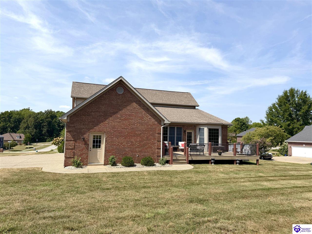 501 Maple Crest Way Property Photo 2