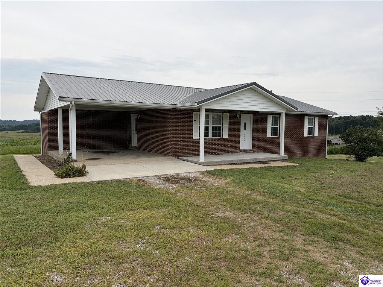 8629 S Highway 105 Property Photo 1