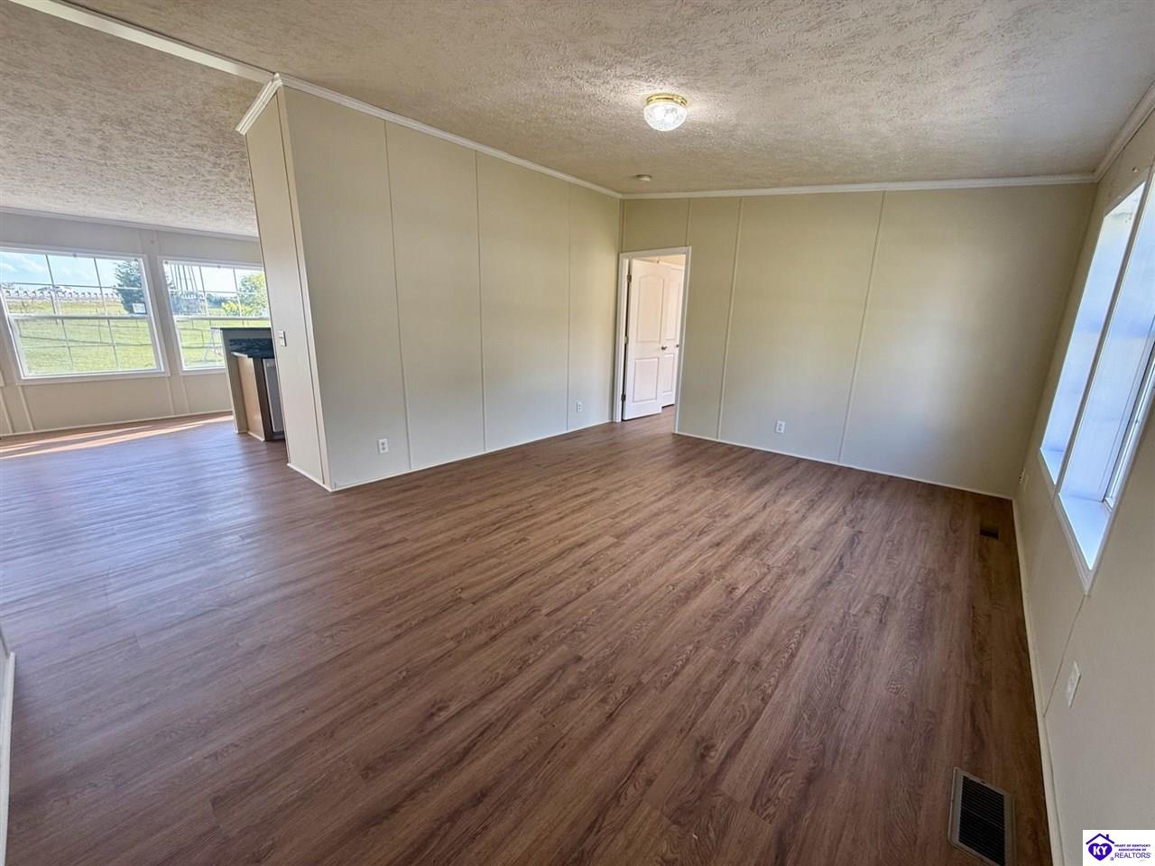 114 Carriage Way Property Photo 6