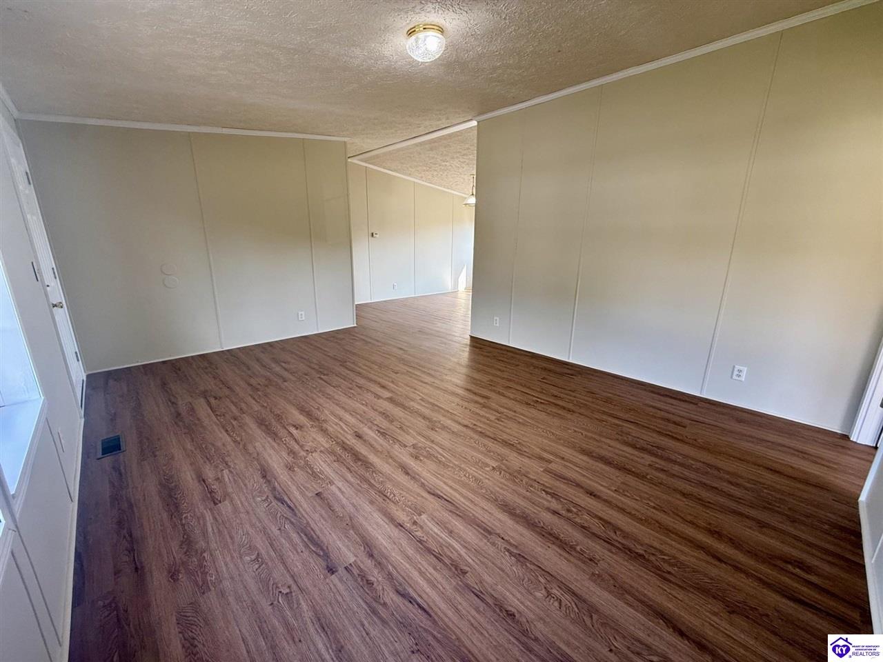 114 Carriage Way Property Photo 7