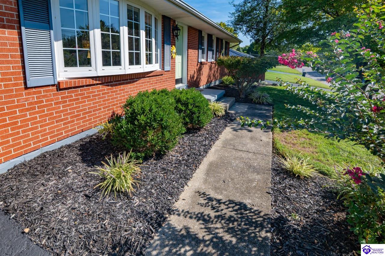 615 Pike Street Property Photo 5