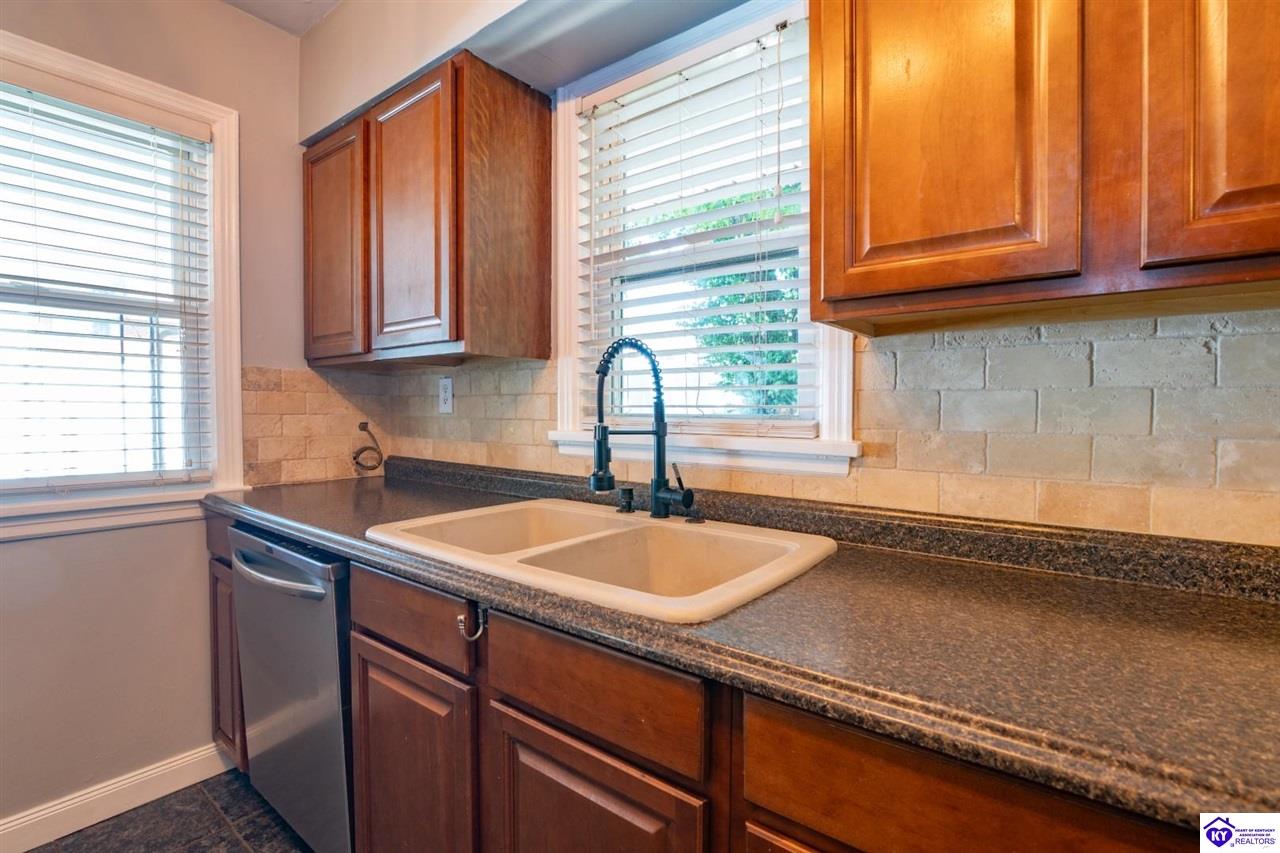 615 Pike Street Property Photo 13