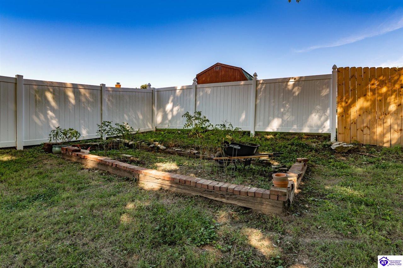 615 Pike Street Property Photo 39