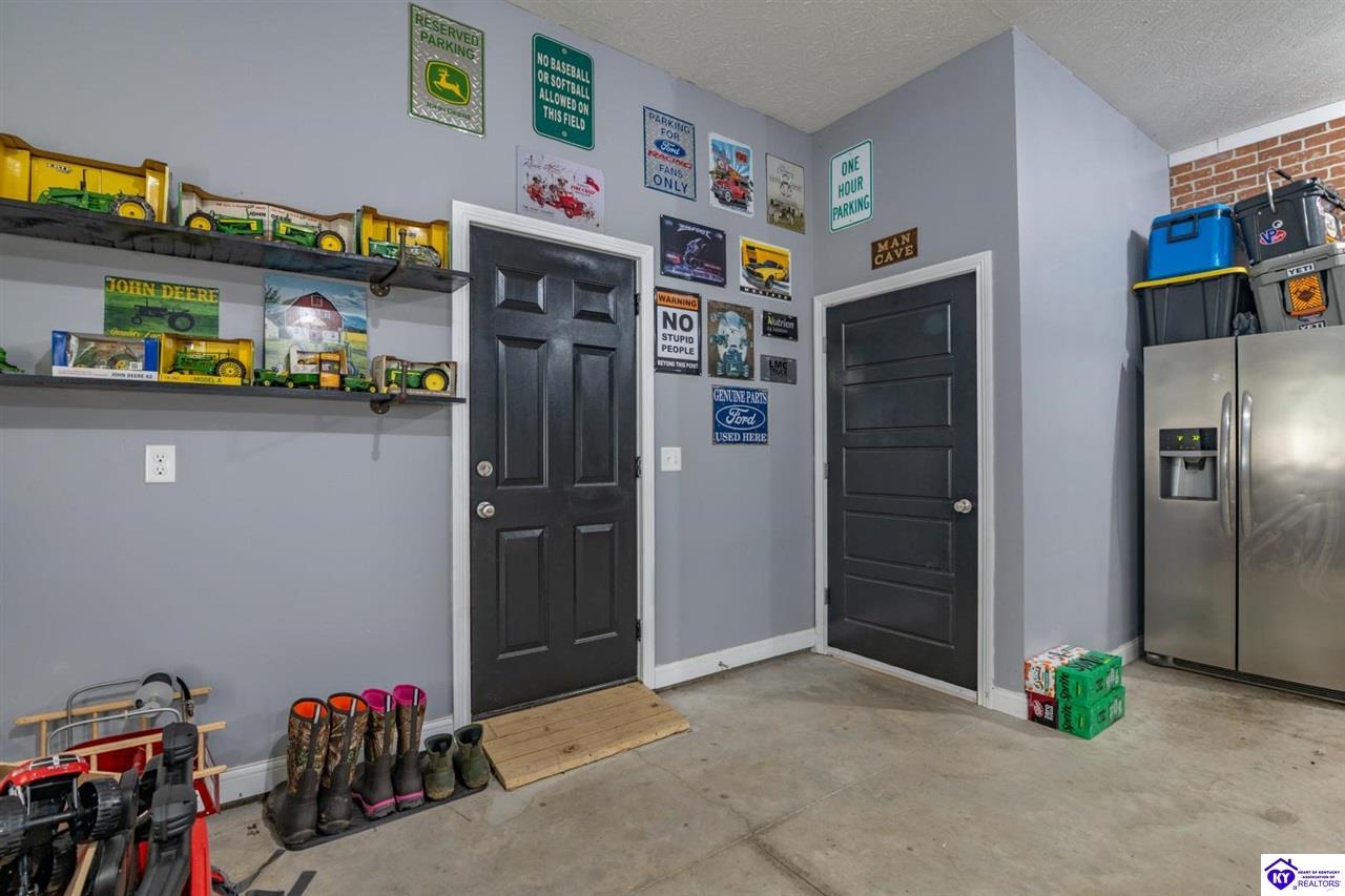 621 College Street Road Property Photo 24
