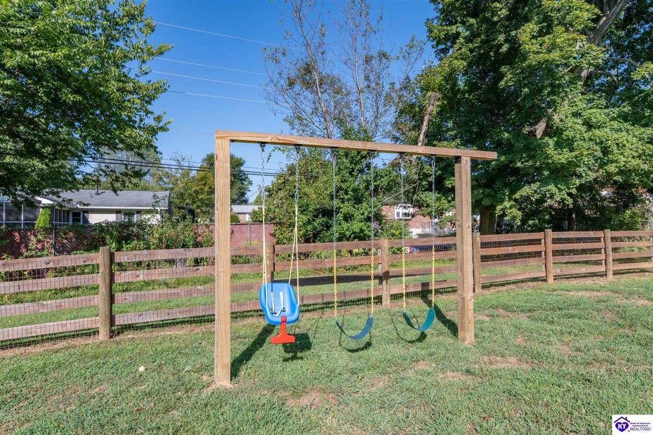 621 College Street Road Property Photo 36