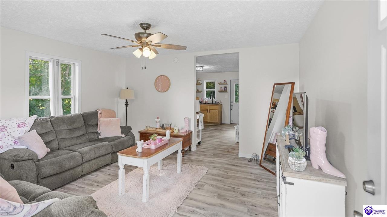 525 Leavette Avenue Property Photo 6