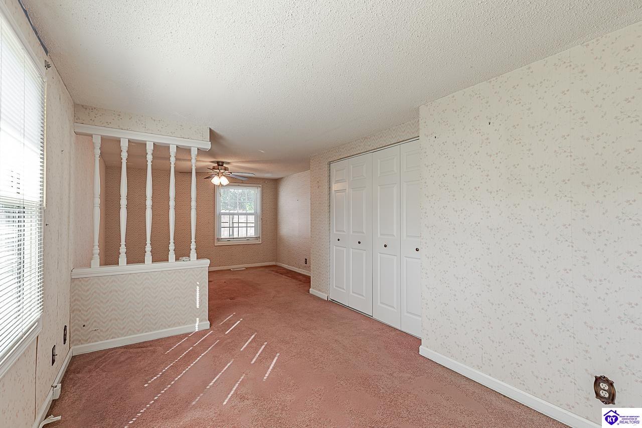 930 Robin Circle Property Photo 4