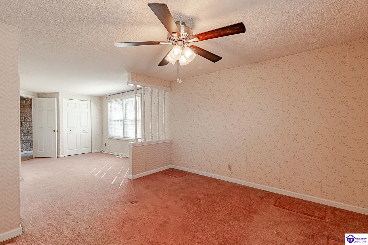 930 Robin Circle Property Photo 6