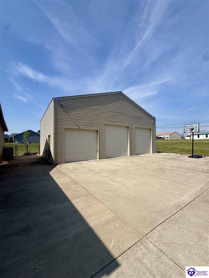 28 Arlington Drive Property Photo 2